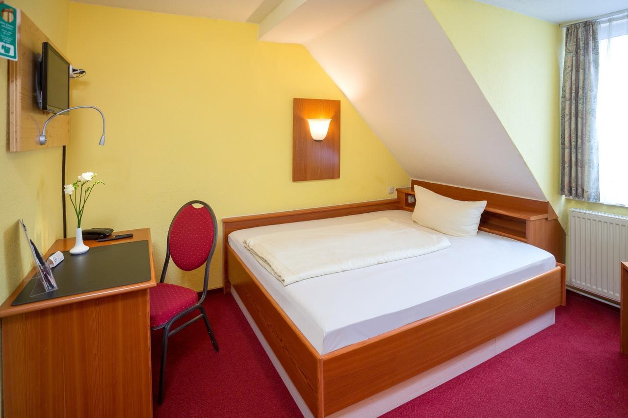 Hotel Garni Harzer Hof Osterode am Harz Exterior photo