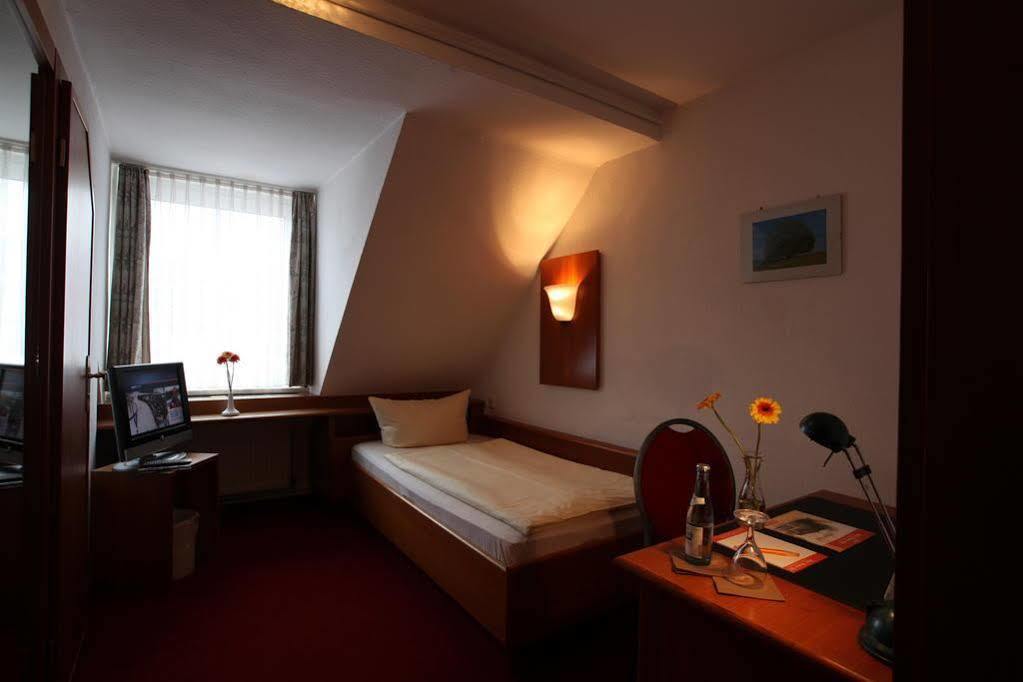 Hotel Garni Harzer Hof Osterode am Harz Exterior photo
